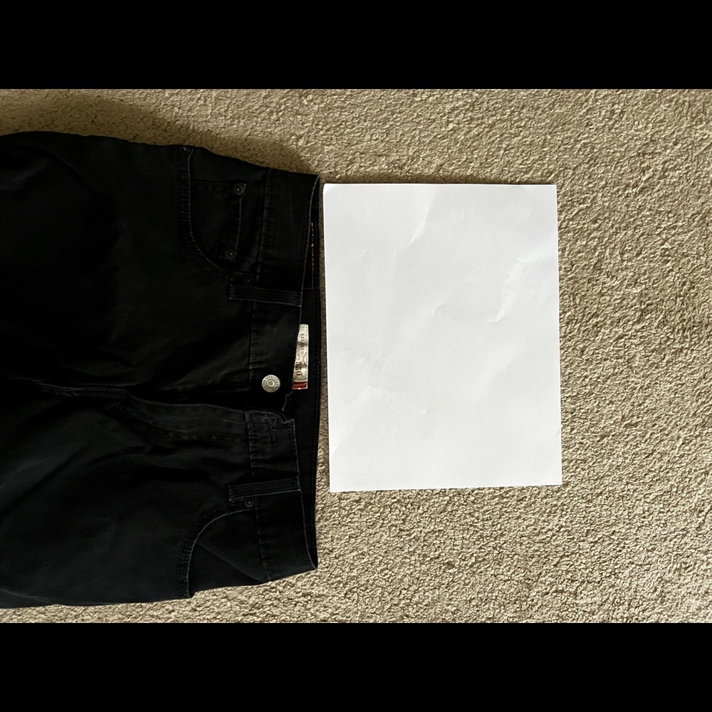 Levi’s high waisted black shorts - Picture 4 of 5